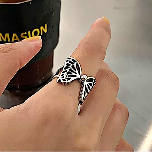 STERLING SILVER ANGEL WING & HOLLO OUT BUTTERFLY RING SET - Picture 7 of 8